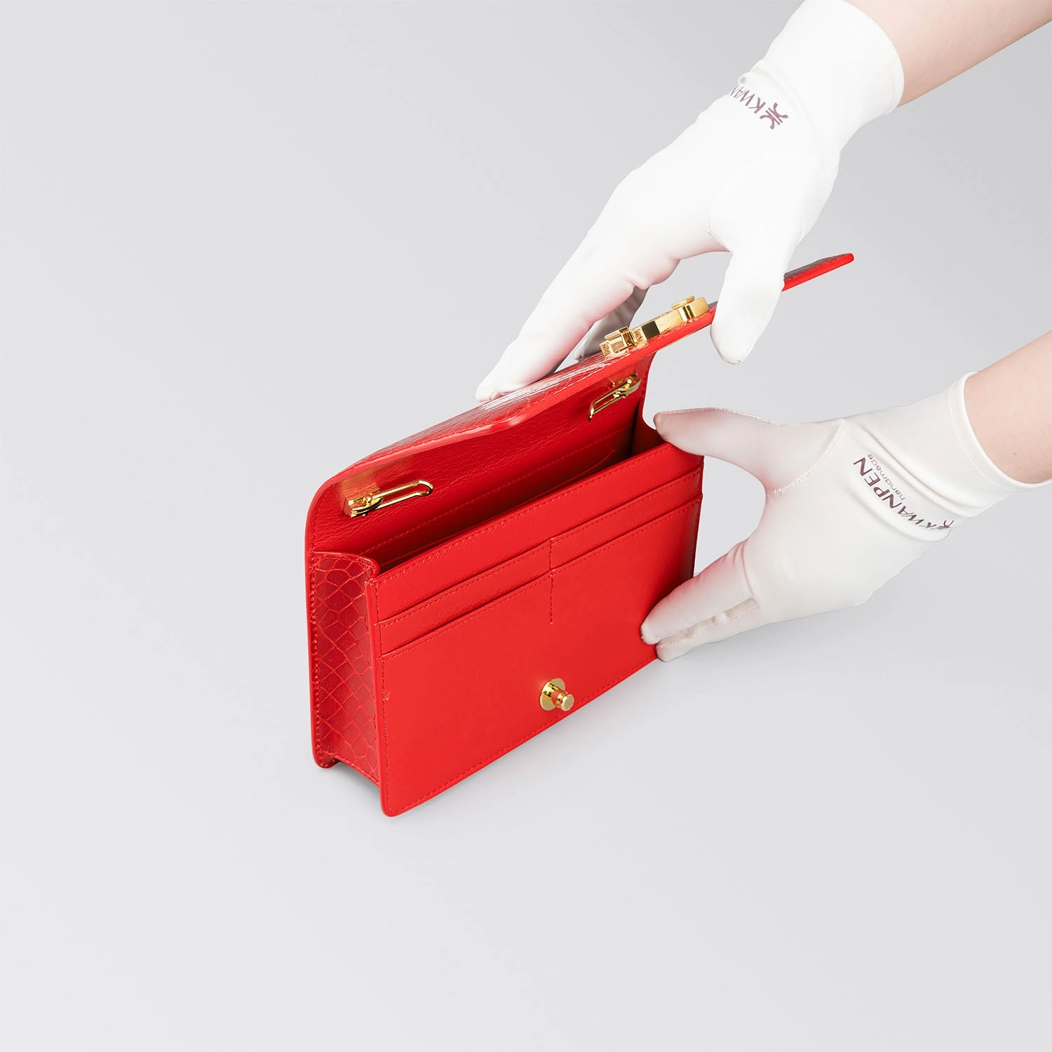 CREST SILHOUETTE CHAIN WALLET