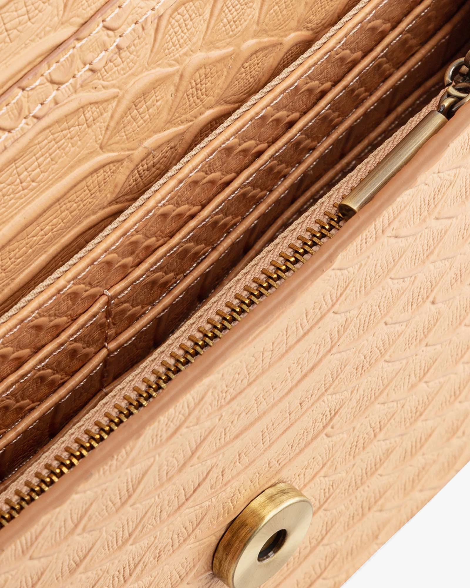 INES - Salmon embossed (VP)